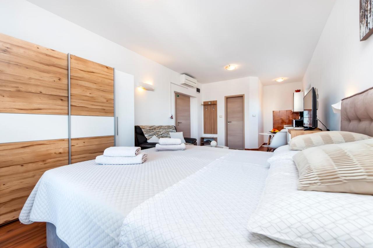 רוביני Apartments & Room Anita מראה חיצוני תמונה